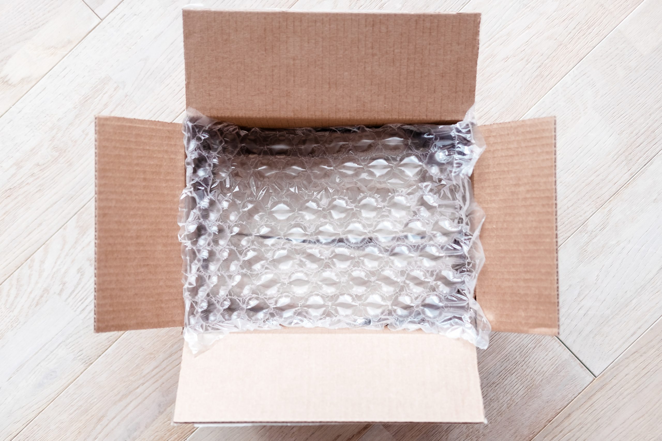 Plastic wrap with big bubbles in carton box
