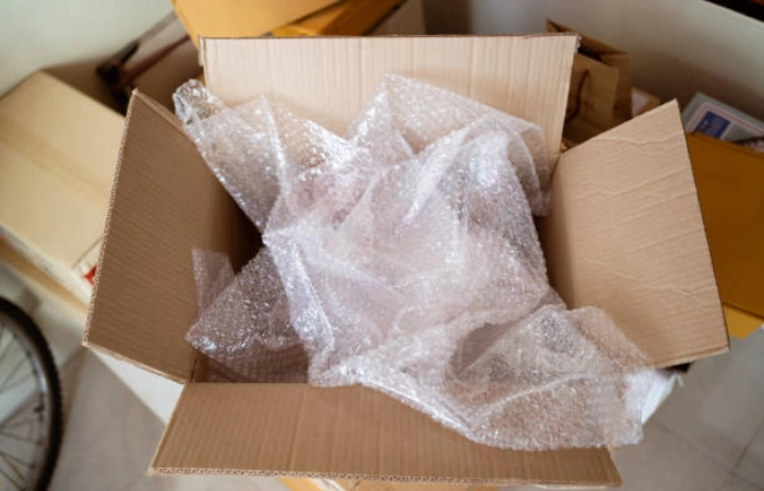 Plastic wrap with big bubbles in carton box