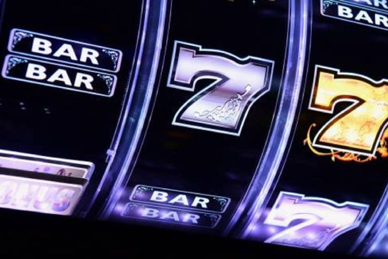 Bridging the Gap: Exploring the Synergy Between Esports and Online Slot Games